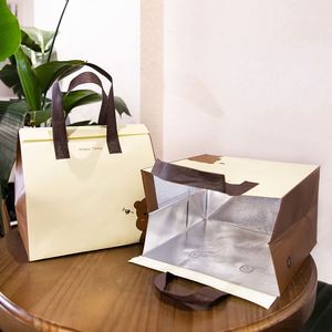 Sac isotherme jetable personnalisable et recyclable en non-tissé pour gâteaux, desserts et plats à emporter - Product Image 1
