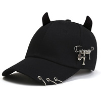 Gorra de Béisbol de 6 Paneles con Cuerno a la Moda Casual y Genial para Exportación, Estilo Urbano Hip Hop Deportivo Unisex con Anillo de Hierro Metálico de Mezclilla 100% Poliéster