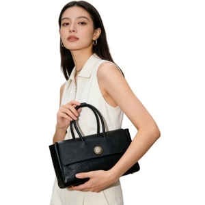 Sac à bandoulière personnalisé en gros pour femme, design chic rétro avec boutons décoratifs, collection boutique, sacs à main pour femmes - Product Image 2