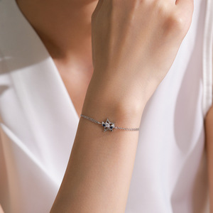 สร้อยข้อมือเงินแท้ S925 ประดับเพชรซิร์โคเนียรูปดาว ดีไซน์สองสาย ของขวัญวันวาเลนไทน์สำหรับผู้หญิง รุ่นทองแดงปรับแต่งได้ - Product Image 2