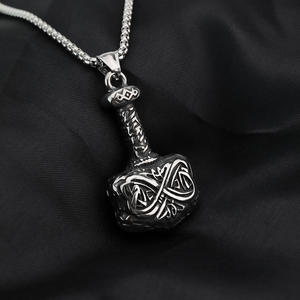 Nordic Retro Stainless Steel Men's Thor Hammer Pendant Necklace Charm Geometric Design Gift For Clothing Matching - Product Image 1