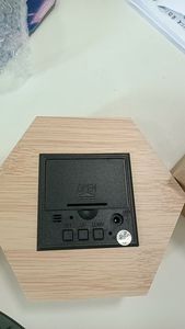 นาฬิกาปลุกอิเล็กทรอนิกส์ไม้ LED สำหรับการค้าต่างประเทศ ดีไซน์ทันสมัย สร้างสรรค์ เหมาะสำหรับหอพัก วางข้างเตียง ฟังก์ชั่นหลากหลาย ควบคุมด้วยเสียง - Product Image 5