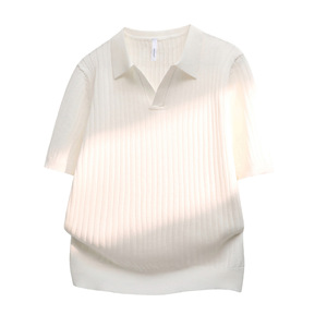 Maglia da uomo a maniche corte con scollo a V, colletto a gabbiano, a righe, stile Old Money, in seta ghiaccio traspirante e anti-umidità, estiva - Product Image 2