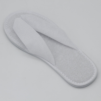 Pantoufles de luxe OEM avec logo personnalisé, hôtels, tongs blanches bon marché, chaussons jetables en molleton de corail lavable pour hôtel