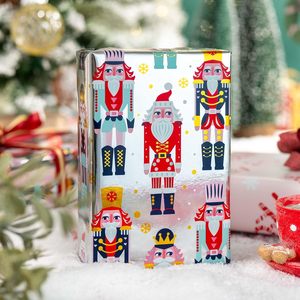 Papel de regalo navideño personalizable con diseño de estrella, cascanueces, Papá Noel y gnomos de dibujos animados, plateado y aluminizado. - Product Image 2