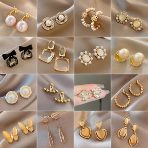 60 Modelli <span class=keywords><strong>di</strong></span> Orecchini a Perno in Argento 925 Ipoallergenici <span class=keywords><strong>con</strong></span> Perle, Cuori e Fiori, Placcati in Oro 18k, Orecchini alla Moda per Signore - Product Image 3