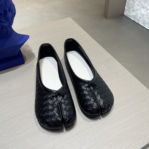 รองเท้าส้นแบนแบบสานสไตล์เกาหลีใหม่ปี 2026 ดีไซน์แยกนิ้วเท้า ใส่สบาย ทันสมัย ใช้งานได้หลากหลาย เหมาะสำหรับใส่เดินเล่นลำลองสำหรับผู้หญิง - Product Image 2