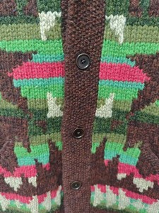 ODM OEM เสื้อถักลายเรขาคณิตแบบลำลองพร้อมกระดุมโลโก้ด้านหน้า - Product Image 3