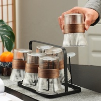 Bouilloire à eau chaude et froide en gros avec poignée en bois, théière en verre rayé et ensemble de tasses en verre 6 pièces