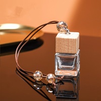 Bouteille de parfum suspendue de voiture de diffuseur d'arôme de vente chaude avec le couvercle en bois mini 6ml 8ml 10ml verre vide de désodorisant