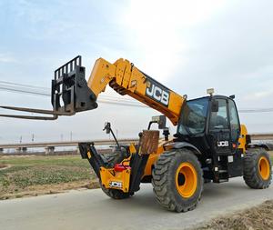 Chariot télescopique rotatif JCB 540 4x4 d'occasion, capacité 4 tonnes, faible nombre d'heures, grande portée, provenance Royaume-Uni - Product Image 3
