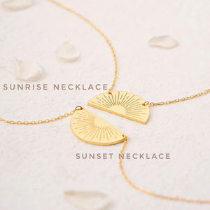 Sunshine Sunset Jewelry Collar <span class=keywords><strong>de</strong></span> acero inoxidable chapado en oro <span class=keywords><strong>de</strong></span> 18K Medio círculo You Are My Sunshine Collar para mujeres <span class=keywords><strong>de</strong></span> <span class=keywords><strong>amistad</strong></span> - Product Image 3