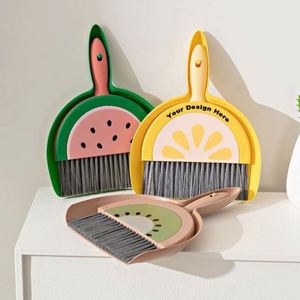 Mini kit de nettoyage de bureau : petite balayette et pelle pour enfants, bureau et cadeaux promotionnels - Product Image 1