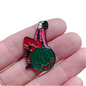Broche en alliage de zinc émaillée de qualité, populaire, avec motif de <span class=keywords><strong>chanteur</strong></span> de dessin animé 3D, paroles de chanson imprimées UV, et message en lettres - Product Image 1