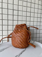 Bolso de Mano para Mujer, Diseño 2025, Tejido en Cuero, Tipo Cubo, Piel de Vacuno, Diseño en Cuero Genuino