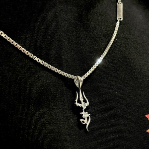 Danta Gems OM TRISHULA, Colgante Trishul Resplandeciente de Plata de Ley con Circonita y Baño de Oro de 18K, Símbolo Om, Elegancia Espiritual, Divino - Product Image 5