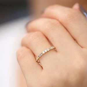 Bague Équilibre Populaire Personnalisée en Argent Sterling 925 Plaqué Or 14K avec Trois Diamants Zirconium, Bijoux Délicats Décontractés pour Femmes - Product Image 2