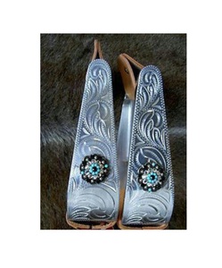 Silla de montar clásica de cuero estilo western diseñada para rodeo, equitación de sendero y prácticas ecuestres tradicionales en todo el mundo. - Product Image 3