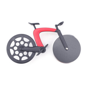 Cortador de Pizza en Forma de Bicicleta de Acero Inoxidable, Rojo, 19X10X3.5 cm, Mango Antideslizante para Uso en Repostería Casera - Product Image 1