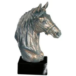 Trofeo Sportivo Equestre con Busto di Cavallo in Resina Effetto Ottone Ossidato e Base in Marmo - Product Image 1