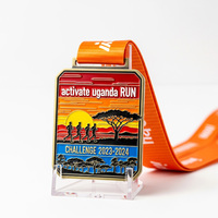 Médailles en alliage de zinc avec émail souple et motif de coureur en relief multi-tonalités pour les récompenses des courses de trail