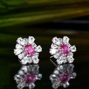 Boucles d'oreilles clous style feu d'artifice en or massif 18 carats avec saphir rose ovale naturel et diamants en forme de poire entourant, qualité supérieure - Product Image 2