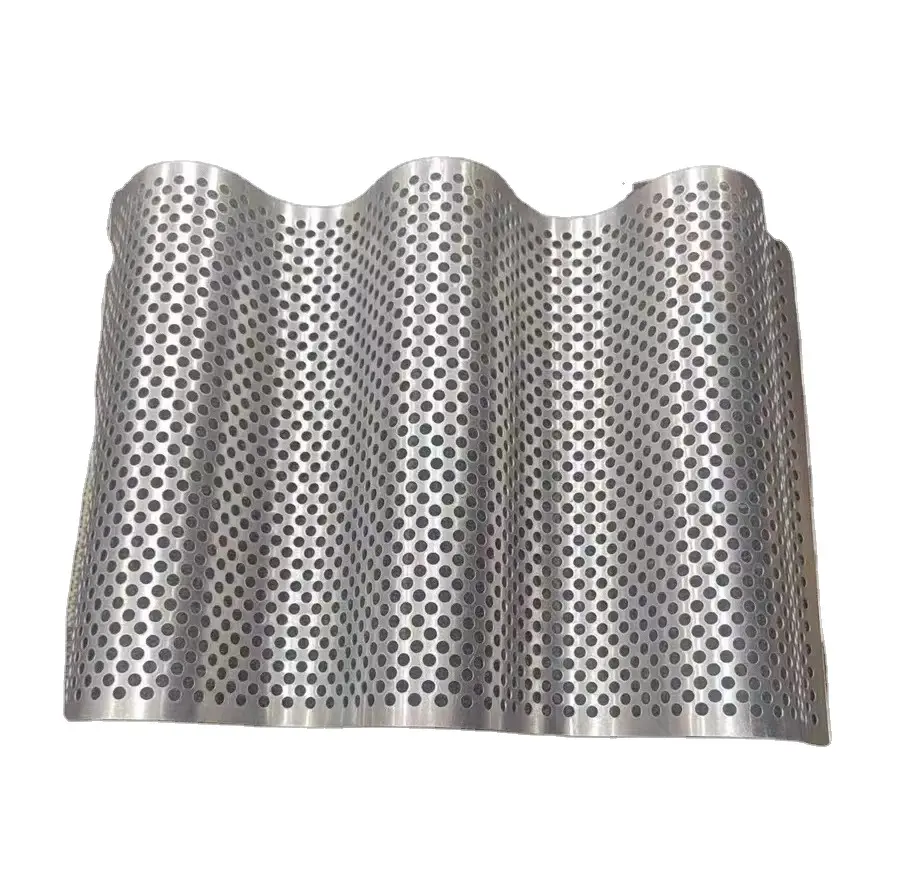 कस्टम छिद्रित लहरदार एल्यूमीनियम प्लेट गोल छेद एल्यूमीनियम शीट छिद्रित धातु पैनल आर्क-आकार की पंचिंग प्लेटें