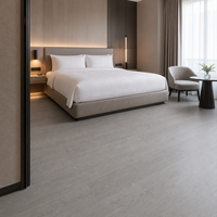 Revêtement de sol SPC en chêne gris WYRAX pour salon résidentiel, idéal pour les revêtements de sol intérieurs et la rénovation d'appartements