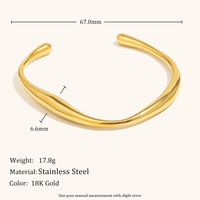 Dingran elegante 18K chapado en oro ondulado curvado brazalete de acero inoxidable hecho en fábrica con personalización para mujeres estilo de moda