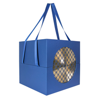 Boîte cadeau carrée de luxe bleu marine avec ruban, poignée, motif perforé doré, insert en mousse, boîte personnalisée avec logo