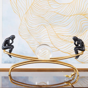 Ornamenti Stile Europeo a Forma di Pensatore, Decorazioni per Soggiorno, Vetrina Vini, Ufficio, Comode Sfere di Cristallo in Metallo per Arredamento Casa - Product Image 4