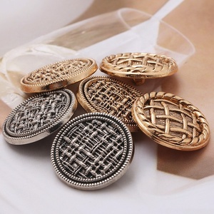 Phụ Nữ Mới Của Matte Vàng Đen 4-Lỗ May Nút Chân Lớn Trang Trí Kim Loại Mạ Cho Áo Quần Áo Phụ Kiện May Mặc - Product Image 4