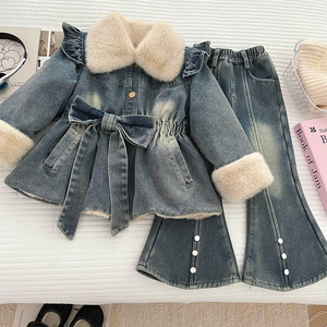 Set Invernale per Bambine in Denim Foderato in <span class=keywords><strong>Pile</strong></span>, Cappotto con Collo in Pelliccia Sintetica e Coulisse in Vita, Pantaloni a Zampa con Decorazioni di Perle, Completo Due Pezzi - Product Image 1