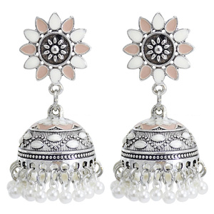 2024 <span class=keywords><strong>Jhumka</strong></span> diseño plata oxidada pulido estilo elegante perla agrupada fiesta accesorios de joyería <span class=keywords><strong>Jhumka</strong></span> pendientes mujeres - Product Image 3