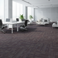Dalles de moquette modulaires modernes et rembourrées 50x50cm avec support en bitume, en polypropylène, pour usage professionnel