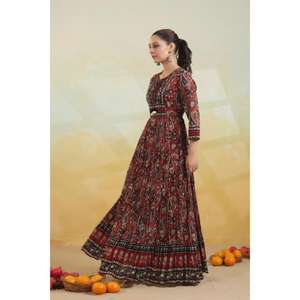 Elegante traje con estampado digital Kurti Set Kurta Set Long Ladies Kurtis para mujeres Ropa étnica para mujeres y mujeres en precio al por mayor - Product Image 3