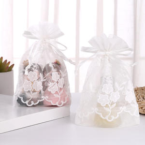 Sacs-cadeaux en <span class=keywords><strong>organza</strong></span> en dentelle blanche Sac à sachets en mousseline blanche Broderie Sacs en <span class=keywords><strong>organza</strong></span> pour faveurs de mariage rustiques - Product Image 6