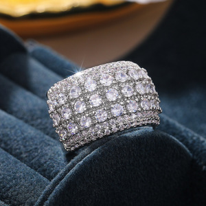 Anello con Design a Otto Cuori e Frecce, Stile Classico per Donne - Product Image 4