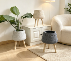 Ensemble de 3 pots à plantes sur trépied, style bohème géométrique en relief, motif tribal ethnique, jardinière sur pieds en bois - Product Image 1