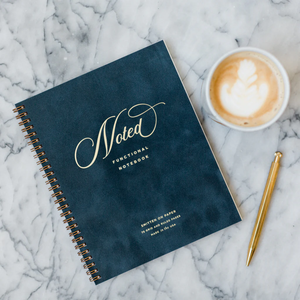 Carnet de notes et agenda annuel personnalisé de luxe A5 en velours vert avec reliure à anneaux dorés - Product Image 6