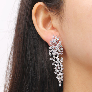 Vente en gros de nouvelles boucles d'oreilles de fiançailles tendance pour femmes bijoux de boucles d'oreilles en cristal blanc pour la mariée - Product Image 2