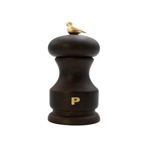 Moulin à poivre en forme d'oiseau en hêtre teinté noyer H. 11CM - Product Image 1