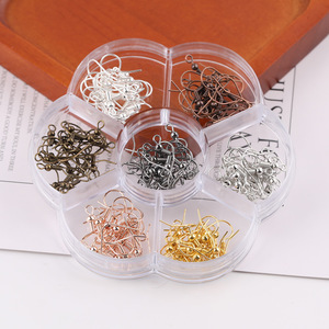 Ganchos de Metal Multicolor para Pendientes, en Caja, Accesorios para Hacer Joyería DIY, 7 Colores, Estilo Simple - Product Image 1