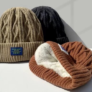 <span class=keywords><strong>Bonnet</strong></span> d'hiver de style coréen pour femmes, <span class=keywords><strong>bonnet</strong></span> en tricot doublé de polaire épais avec protection contre le froid pour les oreilles, assorti à tous les styles pour hommes - Product Image 1