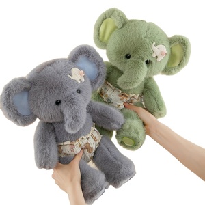 Peluche di Elefanti Carini: Adorabili Elefanti Imbottiti con Grandi Orecchie e Abiti Decorativi - Product Image 1