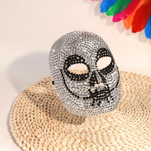 Masque de clown Changmei orné de strass, masque de fête DIY scintillant pour concerts et événements de mode - Product Image 5