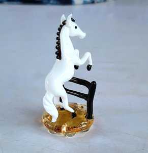 Figura de Caballo de Vidrio Hecha a Mano, Escultura Artística de Animal Blanco Sentado en una Silla, Decoración para el Hogar - Product Image 2