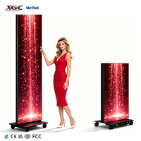 Affiche LED pliable, 180 °   Affichage numérique vertical pliable, contrôlable par application, avec option GOB, pour la publicité intérieure des hôtels, des commerces et des cafés.