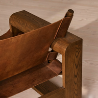 Fauteuil lounge scandinave moderne en bois massif vieilli et cuir, design créatif, style mi-siècle, pour salon ou salle de thé