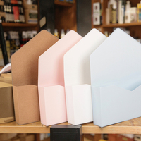 Fabricant de gros Boîte d'emballage en papier de carton de luxe de type enveloppe pliée Style floral pour les célébrations d'anniversaire